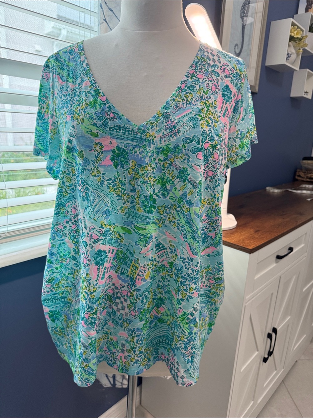 Lily Pulitzer- V-Neck Short Sleeve Floral Print Women’s Top - Blue & Pink